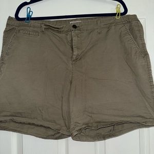 Women’s Old Navy khaki shorts size 18
